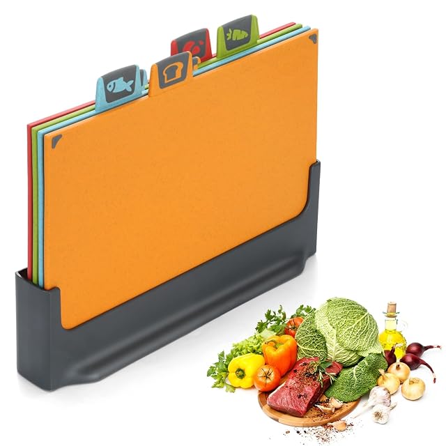 Quattro taglieri reversibili a codice colore BEWOS con supporto